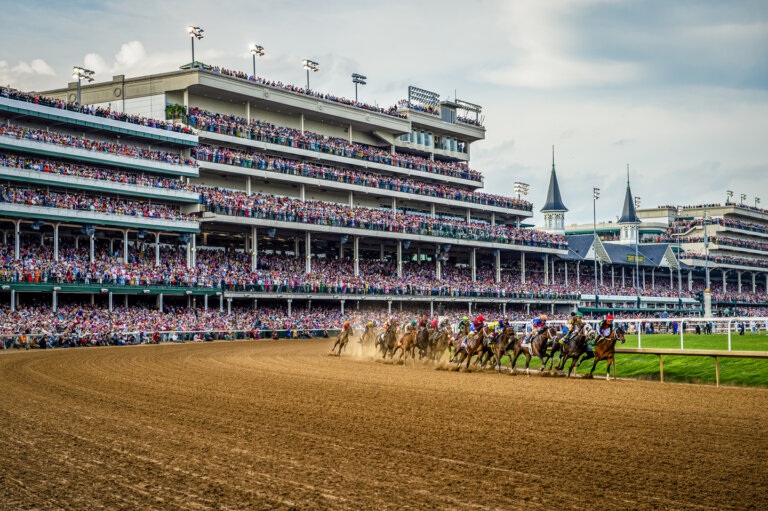Kentucky Derby no Churchill Downs, Louisville, é uma das mais renomadas corridas de cavalos